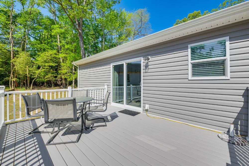 Family-Friendly Home with Deck Near Colonial Beach!